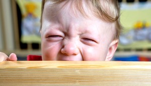 Krkavčí otcovia! Dve bábätká zomreli, tretie bojuje o život