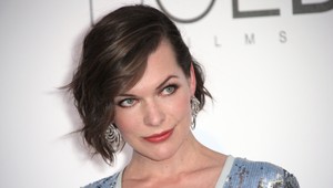 Milla Jovovich zverejnila fotku čerstvo narodenej dcéry: Pozrite sa na tú šťastnú rodinu!