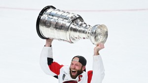 Čakanie sa skončilo. CAROLINA získala Stanley Cup