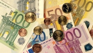 Záhada neznámych darcov. Chudobní si zrazu nájdu tisícky eur