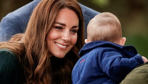 Vďaka Kate Middleton sú hitom už celé roky: Tieto biele tenisky vylepšia každý outfit