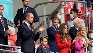 Angličania prvý raz vonku. Fanúšikovia sa na futbal zrejme nedostanú