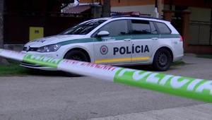 Syn napadol otca s nožom v ruke a šesťkrát ho bodol. Od susedov mu vzápätí zavolal sanitku