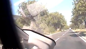 Ďalšia nehoda, za ktorú môže mikrospánok. Dodávkou narazil do stĺpa