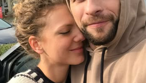 Bude svadba! Pre sympatickú speváčku opustil rodinu, teraz sa tento spevácky pár zasnúbil!