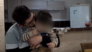 Dieťatko údajne zranili padajúce dvere, otec tomu ale neverí. Prípad vyšetruje polícia