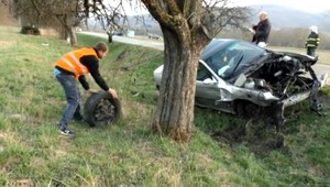 Nehoda pri Humennom. Autá od seba odhodilo