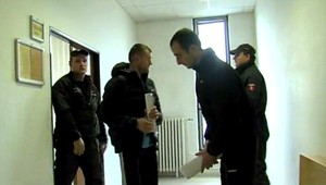 Dokonalý plán? Prevoz luxusného auta cez hranice mužom nevyšiel