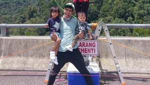 Zbláznil sa? Celý svet je zdesený z toho, čo otec spravil iba 2-ročnej dcérke!