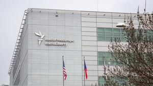 Rádio Slobodná Európa posiela zamestnancov pražskej centrály na neplatenú dovolenku