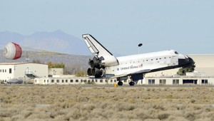 Posledný let raketoplánu. Endeavour mieri do Los Angeles