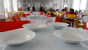 Zvýšené poplatky za školské obedy: Rodičia mnohopočetných rodín zvažujú, že pre svoje deti budú variť doma