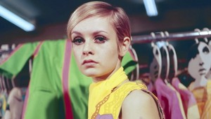 Spomínate si na legendárnu modelku Twiggy? V Cannes hrdo predviedla, ako sa starne s gráciou