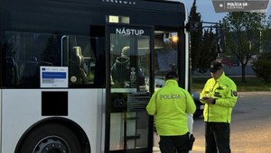 Ranné prekvapenie na cestách: Policajti sa pri kontrole zamerali na vodičov autobusov a električiek