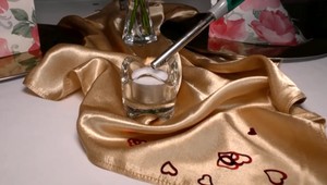 Každý slávi Valentín po svojom. Niektorí v reštaurácii, v bazéne ale aj v karanténe