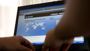 Dievča spáchalo samovraždu pre kyberšikanu