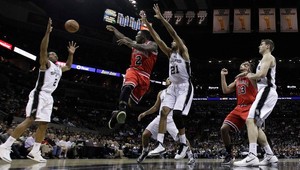 NBA: Miami pokračujú vo víťaznej sérii, Bryant hviezdou Lakers