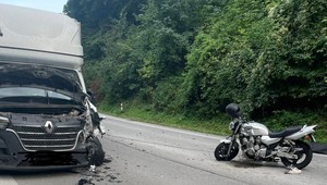 Tragická nehoda motorky s dodávkou: Motorkára oživovali dlhé minúty