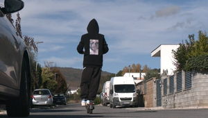 Po úspory seniorov jazdili na kolobežkách. Podvodníkovi pomáhal aj 13-ročný syn