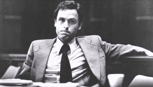 V Hollywoode nakrútia film o vrahovi žien, Tedovi Bundym. Vieme, ktorý sexi herec si ho zahrá!