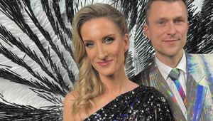 Krajšie šaty ste na Adele ešte nevideli: 500 000 farebných flitrov a...