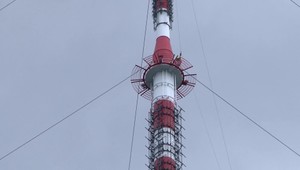 Smrteľný pracovný úraz na vysielači Skalka: Zamestnanec sa pri schádzaní zachytil o výťah, ktorý šiel nahor