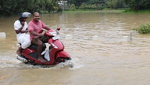 Prudké dažde pripravili o život najmenej 44 ľudí