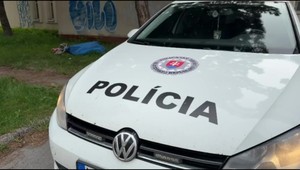 Pri budove Colnej správy ležalo mŕtve telo. Našli ho okoloidúci