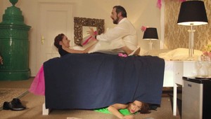 Nevestu podvedie v deň svadby: Milenka skrytá pod posteľou nie je mýtus!