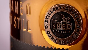 Inauguračná whiskey z írskej pálenice Shed