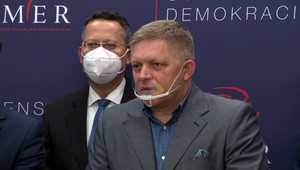Robert Fico spochybňuje vyšetrovanie káuz. Čítal ďalšie správy, ktoré to majú potvrdiť