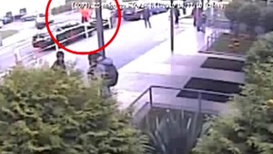 Zlodej ukradol auto matke pred školou. Až po niekoľkých kilometroch zistil, že je v ňom 6-mesačné dieťa