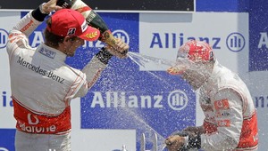 Hamilton ovládol Kanadu a poskočil na čelo poradia seriálu F1