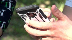 Polícia odhalila podvodníkov, ktorí sa vydávali za mužov hľadajúcich lásku na internete