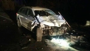 Tragická nehoda v Lučenci. Auto sa rozdelilo na dve časti