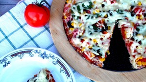 Pizza na večeru alebo obed? Tu je recept na jej chutnú FIT verziu