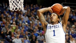 VIDEO. Neuveriteľný vlastný kôš Younga pomohol súperovi