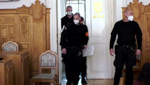 19 rokov za dvojnásobnú vraždu dostal Lukáš, ktorý mal so sestrou zavraždiť rodičov a podpáliť dom