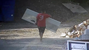 Pracovníci zberného dvora v Malackách sa cítia bezmocní. Pravidelne tam chodia kradnúť deti