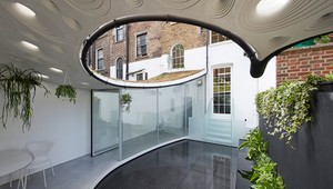 Dom s originálnou prístavbou, kde si užijete slnko aj dážď