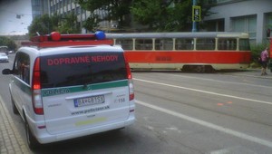 tvojenoviny: Do chodkyne v Bratislave vrazil vagón električky
