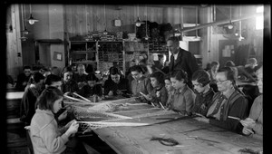 Deti v pracovných táboroch chodili do školy aj pracovali. Pred deportáciou ich to však nechránilo