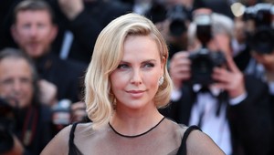 Charlize Theron je úplne na nepoznanie: Pozrite sa, ako sa zmenila pod rukami šikovných maskérov!