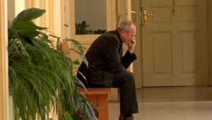 Bývalý príslušník SIS Kemény pred súdom. Pod jeho menom mal podľa Threemy Kočner uloženú Zsuzsovú