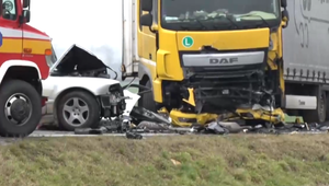 Z miesta tragickej nehody si odniesli mobil nebohého vodiča. Usvedčilo ich video, ktoré sami nakrútili