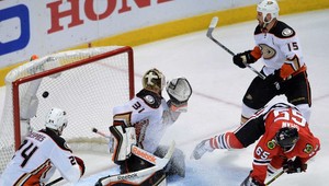 Chicago si vynútilo siedmy zápas v Anaheime, Hossa skóroval