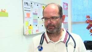 Vyzývam rodičov, aby s deťmi nechodili do ambulancie hneď v prvý deň choroby, hovorí pediater Martin Matejka