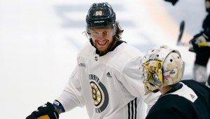 Pastrňák sa zlepšuje vo Švédsku. Už je aj redaktorom