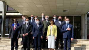 Exkluzívny prieskum AKO pre Na hrane TV JOJ: Väčšina Slovákov si želá koniec súčasnej vlády