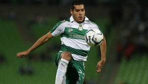 Auuu, to muselo bolieť! Po góle šupa hlavou do žrde!